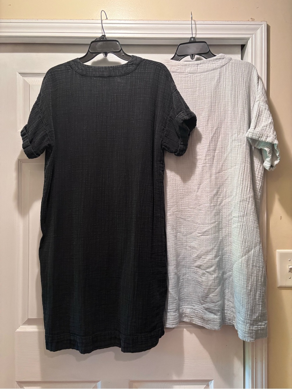 Lot of 2 Wonderly Short Sleeve V-Neck Waffle Knit Dresses - Picture 2 of 5